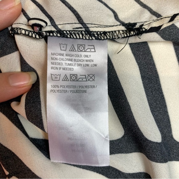 Dennis Basso Womens Top Tunic Black Cream Abstract Print Button Down Sz S - Picture 5 of 9